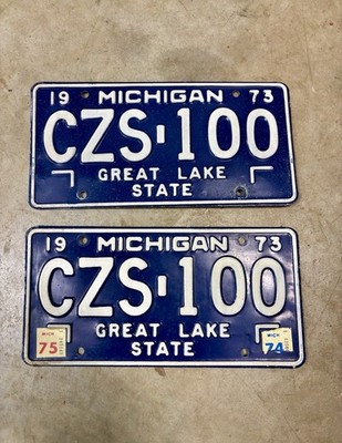 1973 MICHIGAN GREAT LAKE STATE BLUE-WHITE LICENSE PLATES PAIR CZS-100