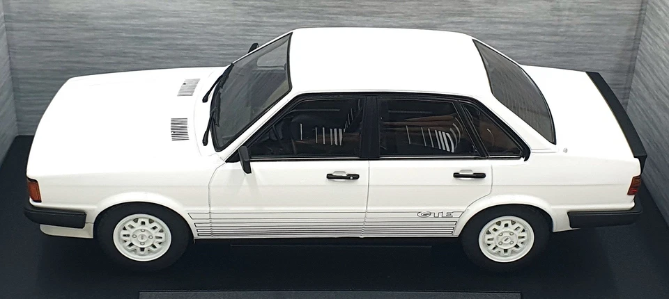MCG 1/18 Scale Diecast MCG18527 - Audi 80 B2 - White - Image 4 of 4