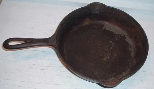 VINTAGE GRISWOLD CAST IRON FRYING PAN SKILLET, 5, 724, OLD STOVE TOP COOKWARE
