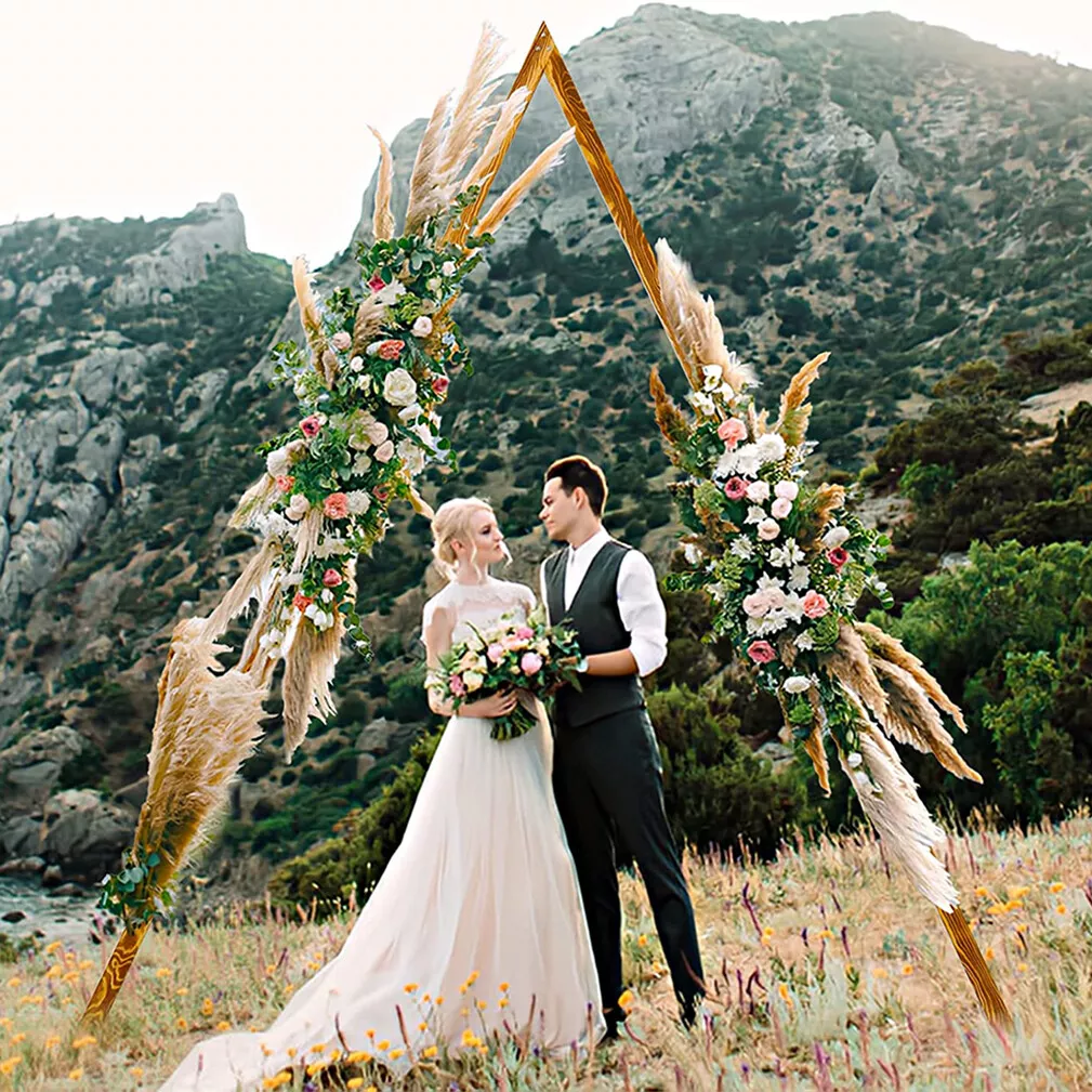 Triangle outlet wedding arch