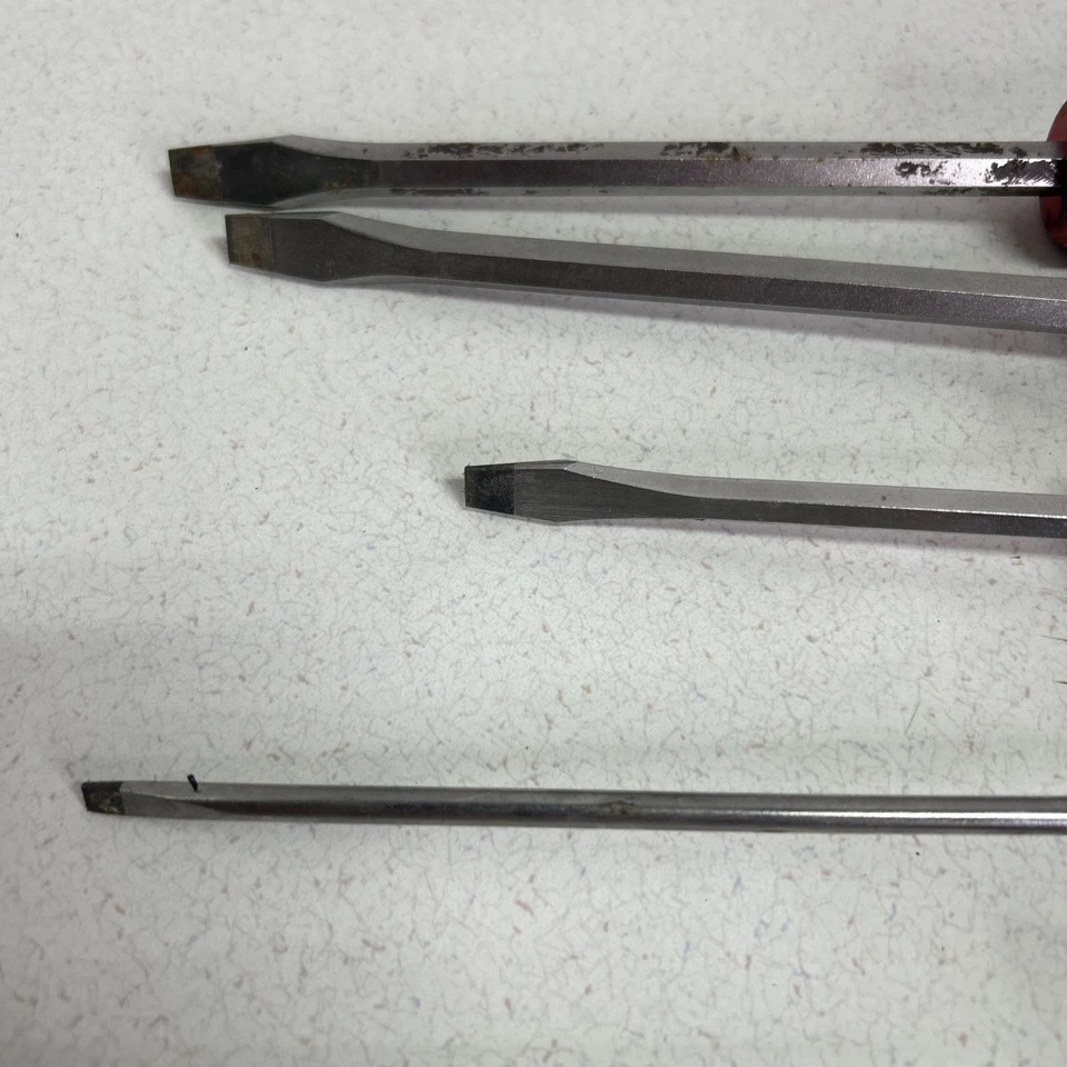 8 Milwaukee Screwdrivers Phillip & Flathead Lot Of 8 Tools - Image 4 of 4