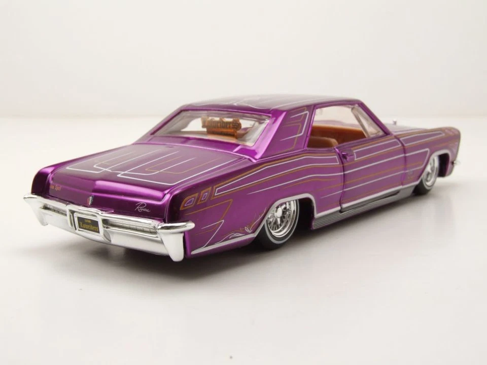Buick Riviera 1965 Viola Modellino 1:24 Maisto - Immagine 2 di 4