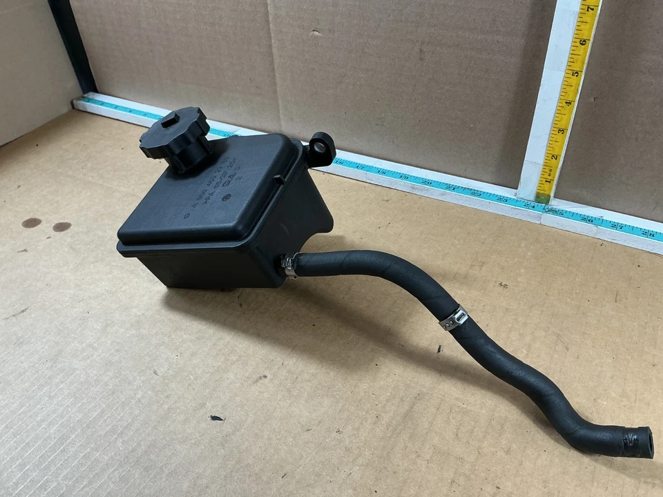 Bomba de dirección asistida Mercedes-Benz C250 2012-2014 depósito A0004602983 OEM Foto 4 de 4