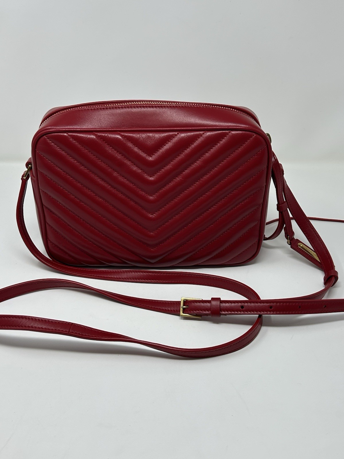 Borsa fotocamera Saint Laurent "Lou" Eros rossa trapuntata pelle di vitello nappa tracolla