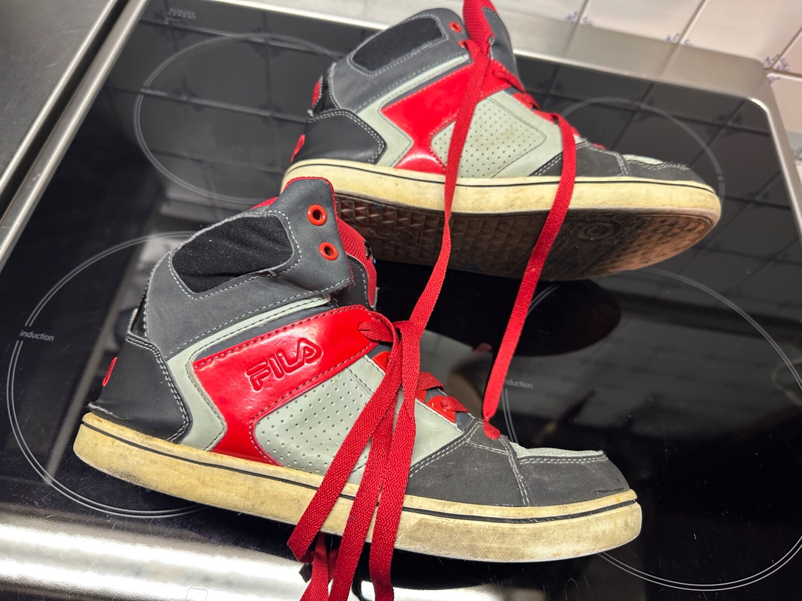 Sneaker FILA rosse nere grigie vintage da collezione taglia 40