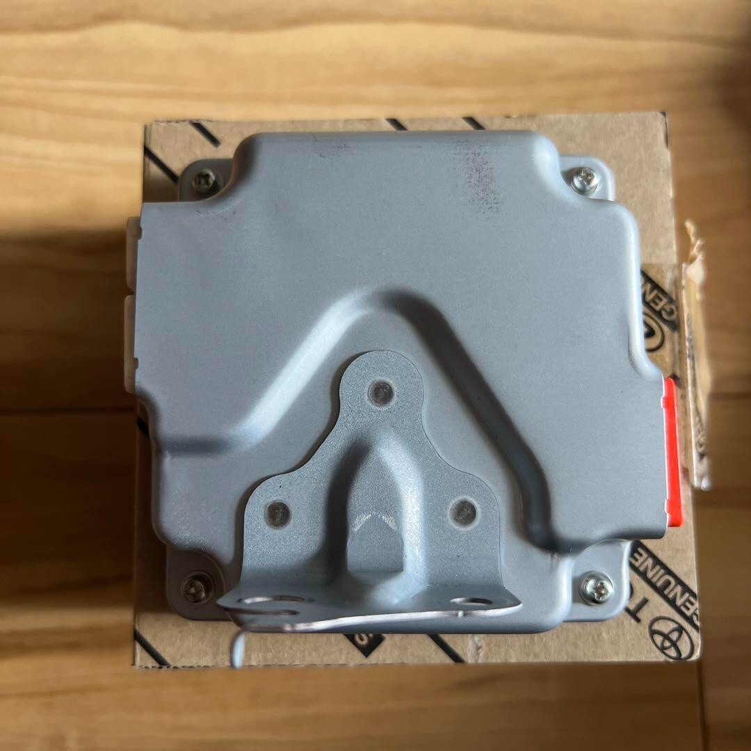 GENUINE 89892-47080 Toyota Sensor Battery Voltage Denso