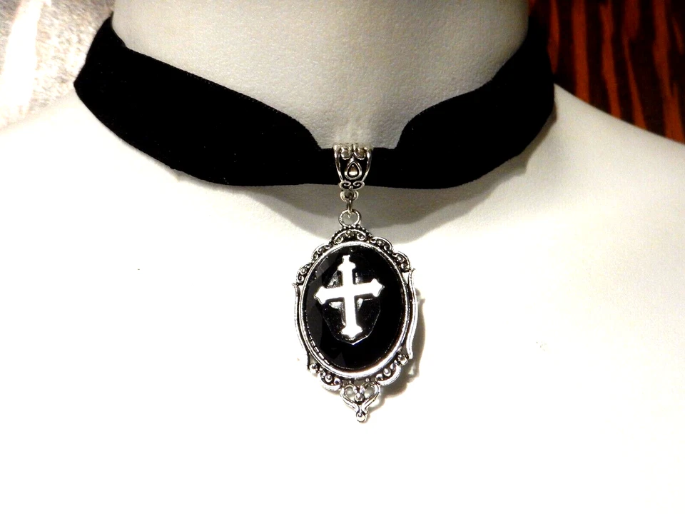 Gargantilla camafeo cruz terciopelo negro crucifijo gótico collar vampiro 13-15" I6 Foto 2 de 3