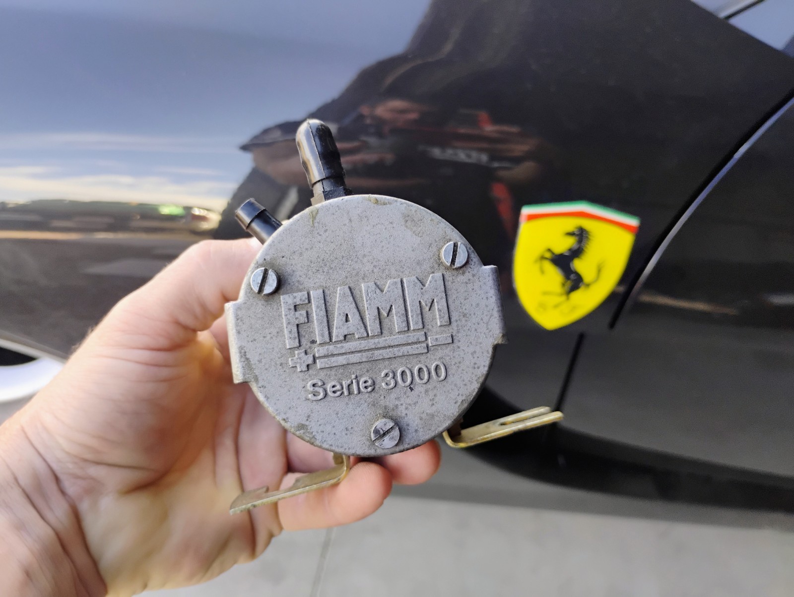 OEM From A 1999 For 1999-2001 Ferrari 456 M Horn Air Compressor, Pump Fiamm 3000