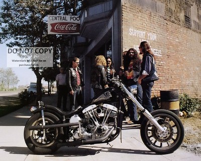 ''SUPPORT YOUR LOCAL HELLS ANGELS'' MOTORCYCLE CLUB - 8X10 PHOTO (YW-019)