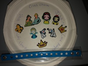 Disney-Princesses-Lot-Of-10-kid-Bracelet-4-Crocs-Lace-Adapter-Charms-Jibbitz