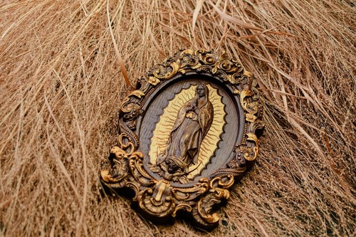 OUR LADY OF GUADALUPE WOOD CARVED CHRISTIAN ICON RELIGIOUS WALL HANGING - Picture 2 of 5