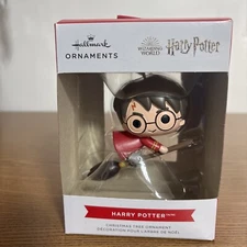 Hallmark Ornament HARRY POTTER Flying On A Broom Wizarding World Ornament