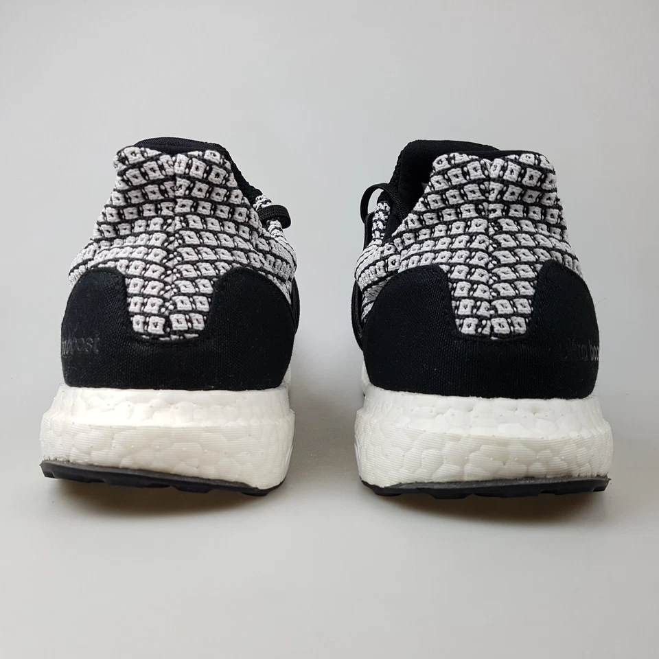 Women's ADIDAS Ultra Boost 5.0 DNA'11 US | 44 EU Runners Oreo | 3+ Extra 10% Off Foto 4 de 4