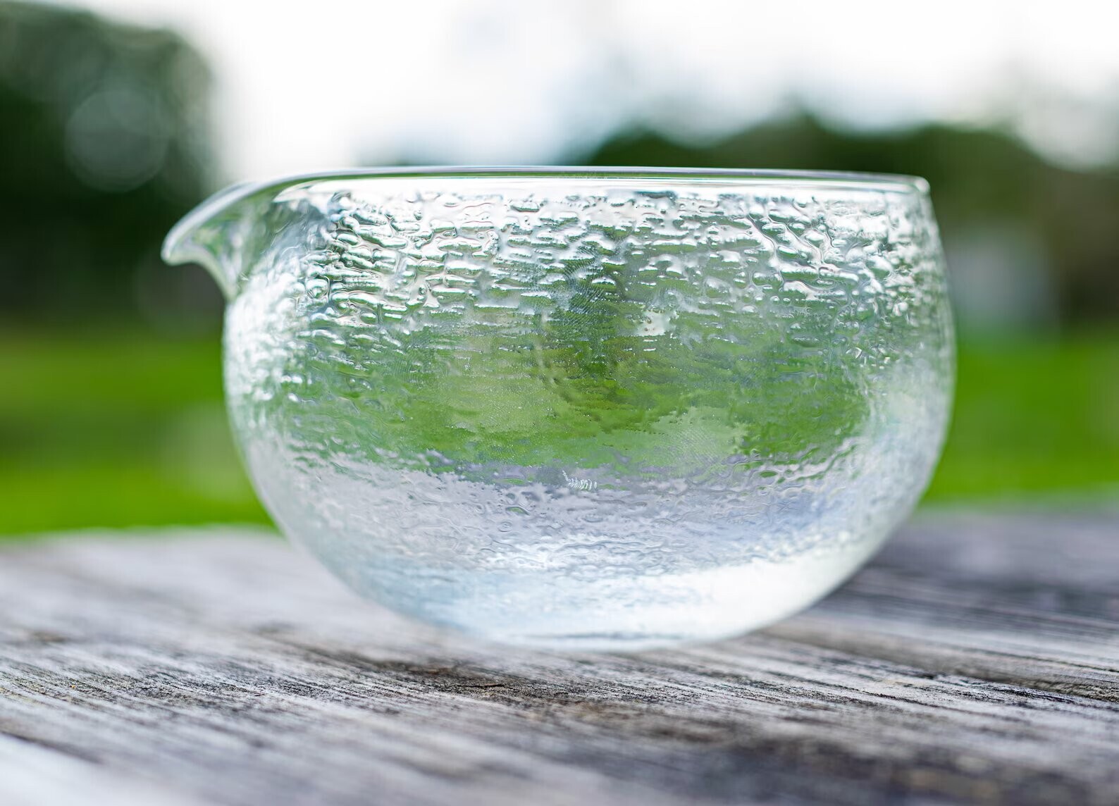 Textured Glass Matcha Bowl with Spout - Spouted Matcha Bowl 400 ml