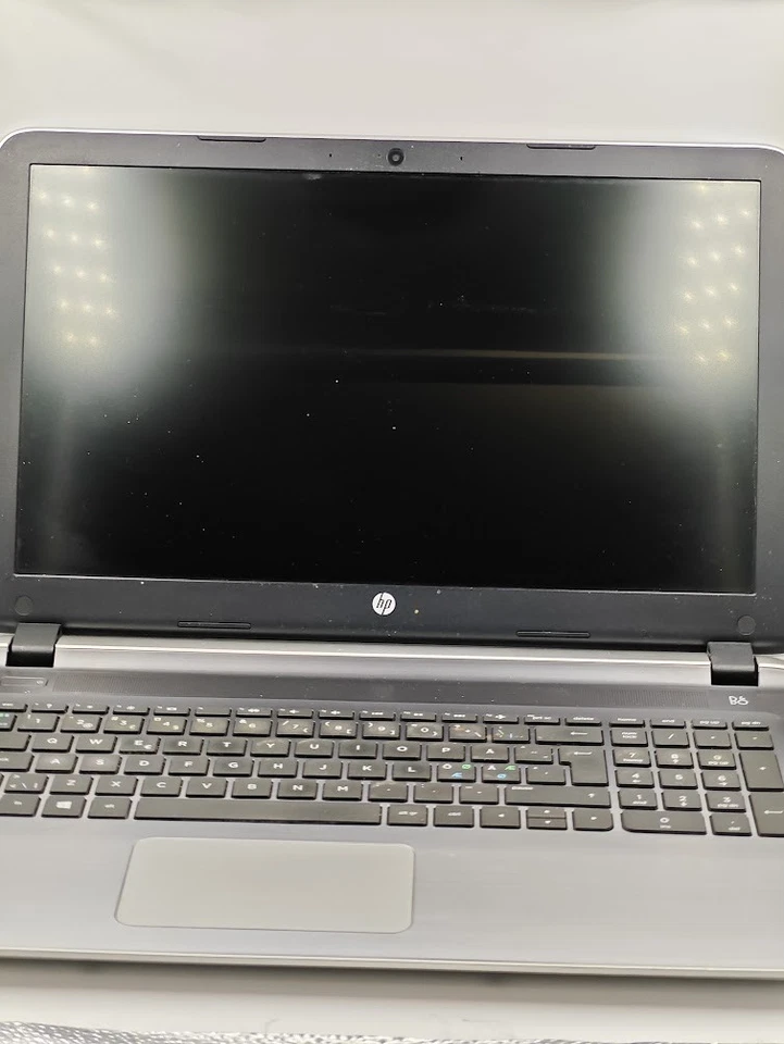 HP Pavilion 15-ab125no Laptop - AMD A8, 15,6" HD, Senza SSD - Immagine 2 di 4