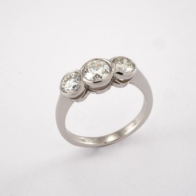 Art Deco Stil 2,50Ct Laborgefertigter Diamant 3 Steine Spannzangen Set Ring in 925 Silber