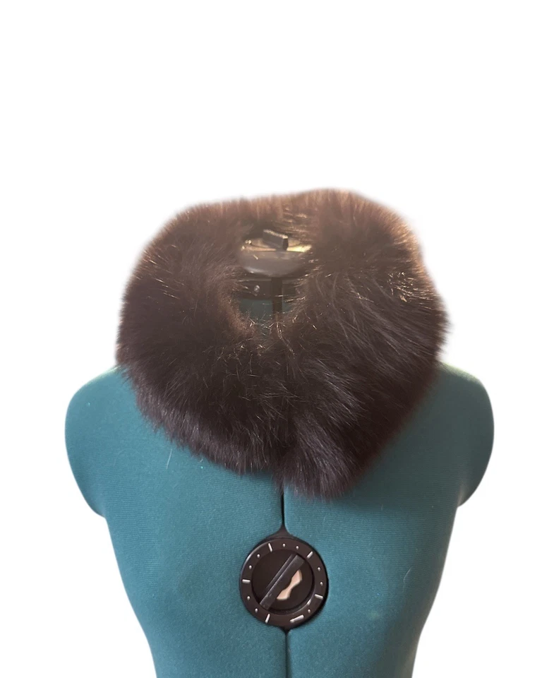 Estola de colarinho marrom pele de raposa Saga - Imagem 3 de 4