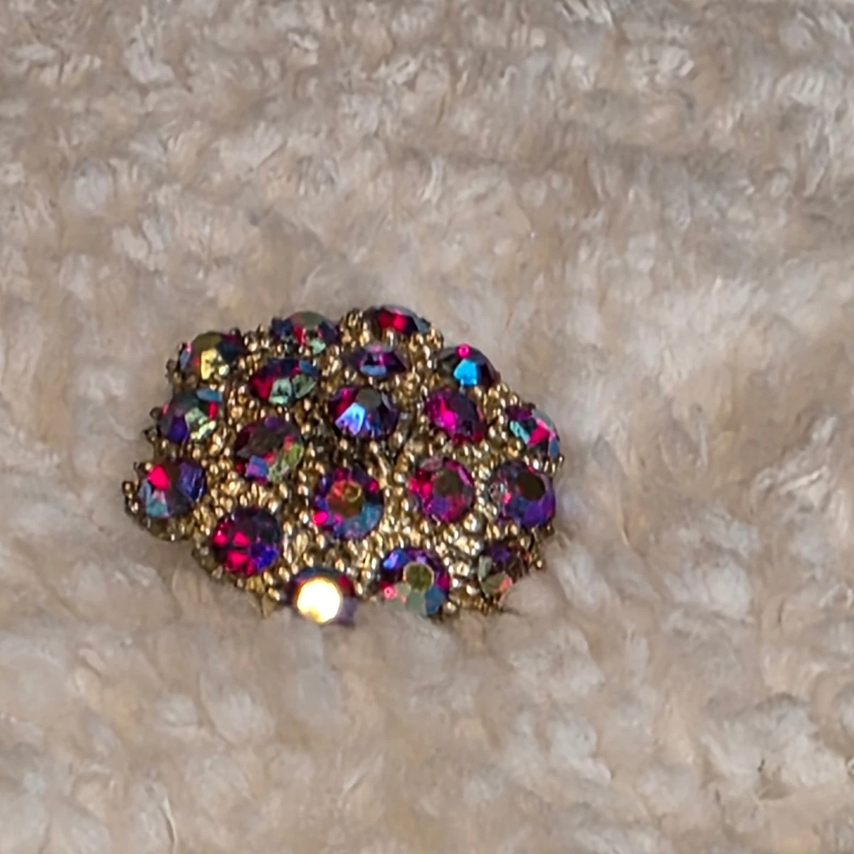 Vintage 1960s Rhinestone Starburst Hair Clip Red Green Atomic Mid Century Pin-Up Vintage rhinestone brooch with red orange gray jonquil  main image 4