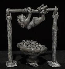 Citadel FS10 Niña Desnuda Asando en Escupir Sobre Brasero Vintage Fantasía Metal