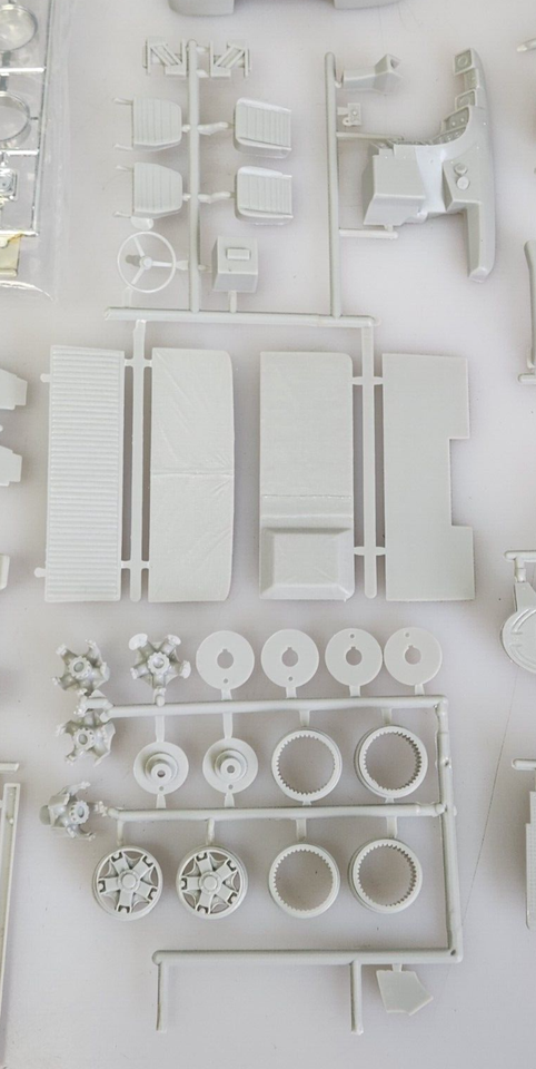 AMT Ertl GMC Astro 95 1/25 Scale Semi Truck Plastic Model Kit 38164 ...