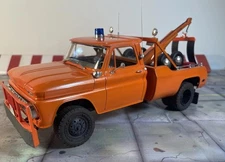 Nicely built 1/25 scale 1966 Chevrolet Wrecker/Tow Truck Kitbashed READ