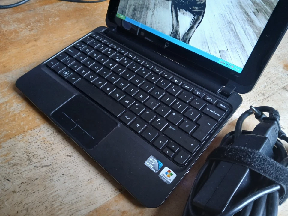 Upgraded Quick Windows XP 10" Widescreen HP Netbook--320GB HD + 2GB RAM (HP3) - Image 4 of 4