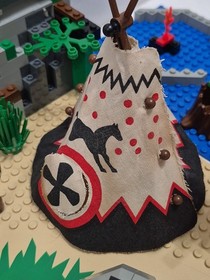 LEGO Western Indians: Boulder Cliff Canyon (6748) + Chief's Tepee (6746)  READ