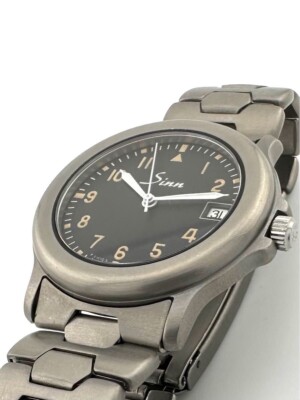 Sinn 8826.Ti 自動巻き 価格応談 Sinn 8826 Titanium on Bracelet Automatic Men's Watch 36mm Rare