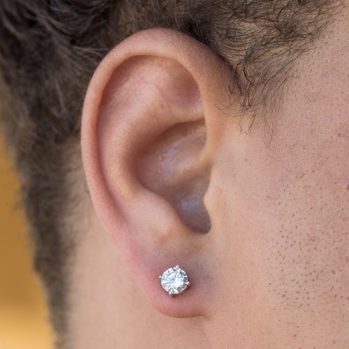 Orecchini a perno da uomo taglio tondo in argento sterling 925 con fibbia sul retro piccolo zirconi ghiacciati - Foto 1 di 7