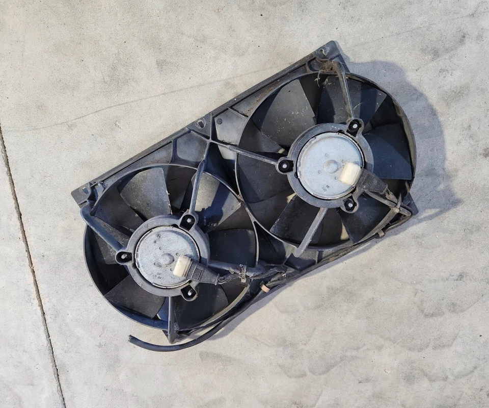 Oem 1983-1991 Porsche 944 924S Cooling Fan Shroud and Fans 944 106 143 02 - Image 2 of 4