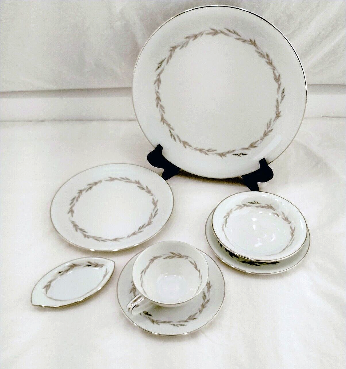 NORITAKE Graywood 5 Piece Place Setting Plus Sm. Bowl & Tray