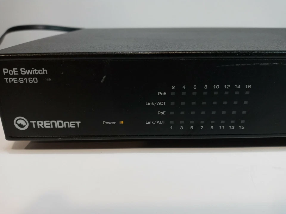 TRENDnet 16-Port 10/100 Mbps PoE+ Switch TPE-S160 - Image 2 of 4