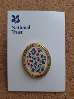 National Trust MOSELEY OLD HALL Crewel Embroidery Brooch Charity Pin Badge