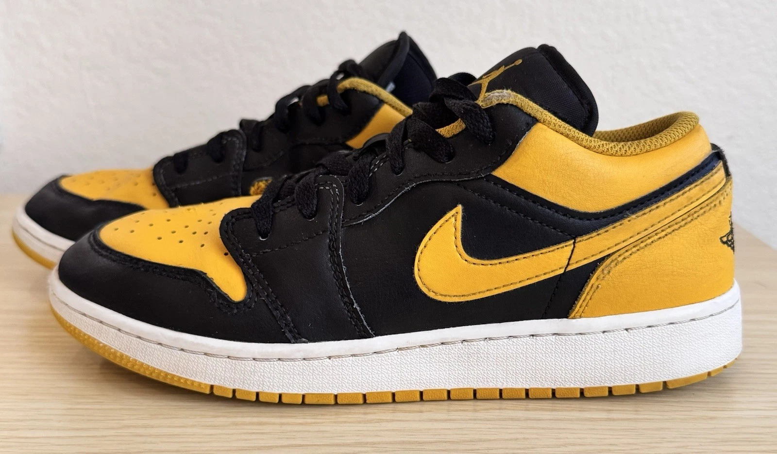 Nike Air Jordan 1 Low GS nero giallo ocra giovani 553560 072 taglia 6 5 anni