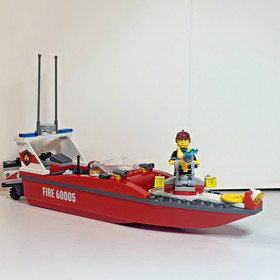LEGO CITY  Lego 60005 Fire Boat  99% Complete w/ 1 Manual & Box - USED