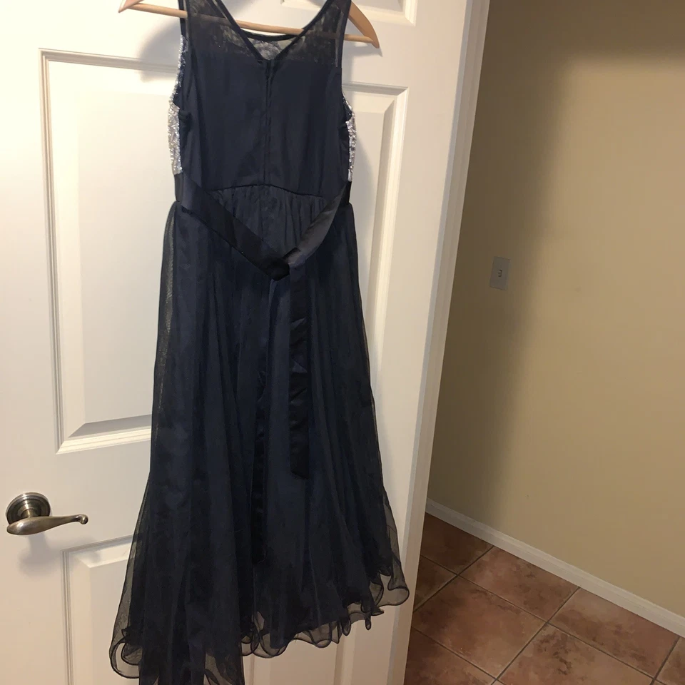 Vestido de fiesta dkny niñas. Negro Con Encaje Dorado Talla 16 Foto 4 de 4