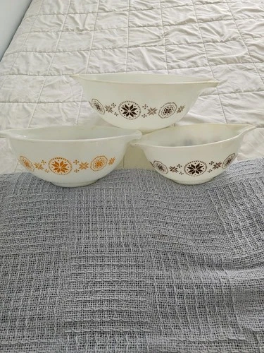 3 Piece Vintage Town and Country Pyrex Cinderella Bowl Set (442, 443, 444)