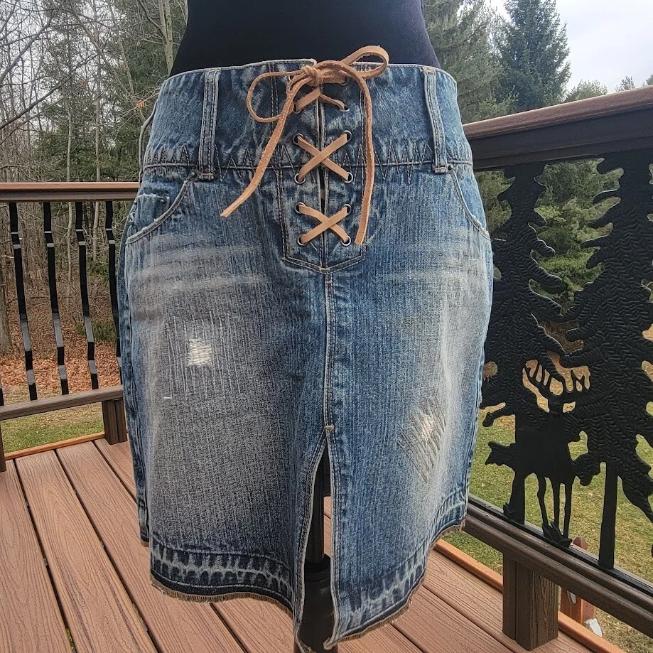 JEANS PLATEADOS DE COLECCIÓN - FALDA VAQUERA VAQUERA CON CIERRE DE ENCAJE DE CUERO (TALLA 29 CINTURA) Foto 2 de 4