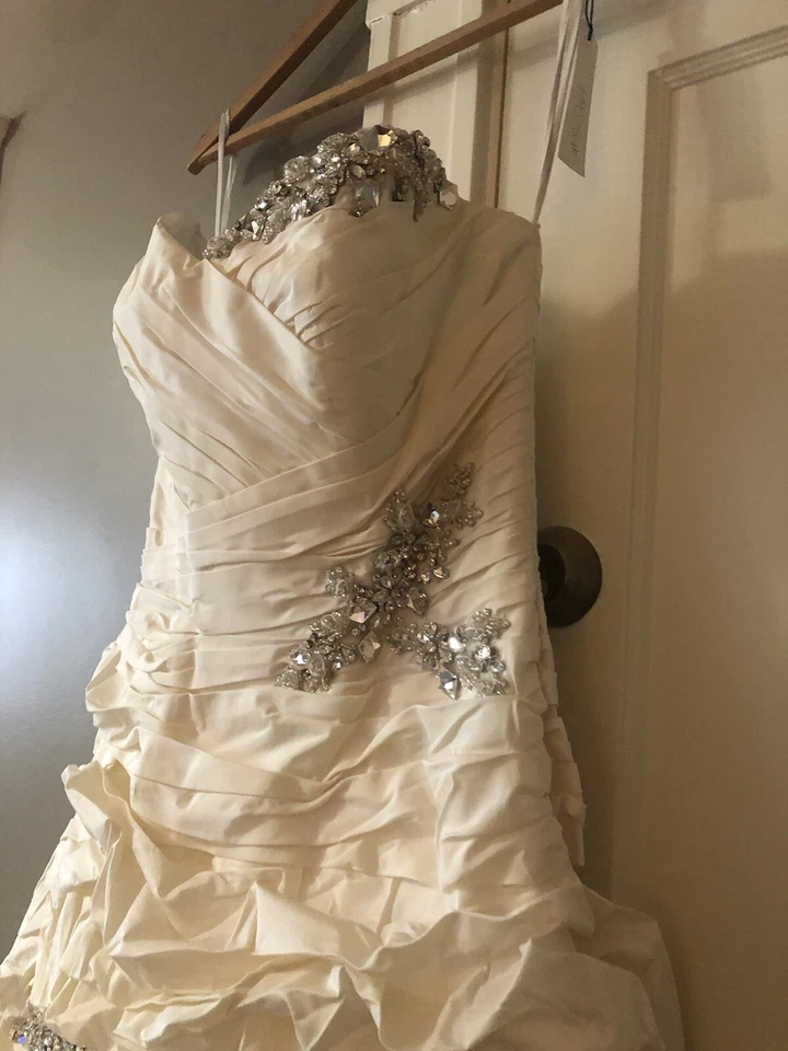  Vestido de novia Simone Carvalli  Foto 2 de 4