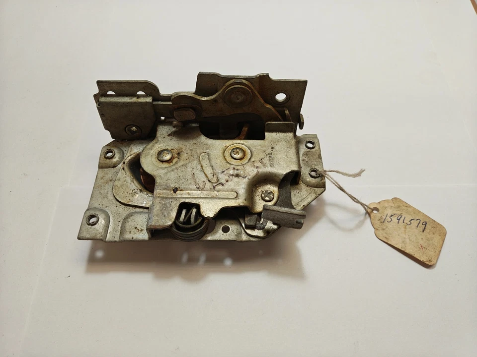 Dodge Plymouth Royal Savoy Plaza 1955 pestillo de cerradura de puerta delantera izquierda 1591579 nuevo en stock Foto 3 de 4