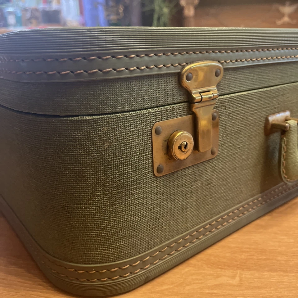 Maleta verde vintage años 60/70 Foto 3 de 4