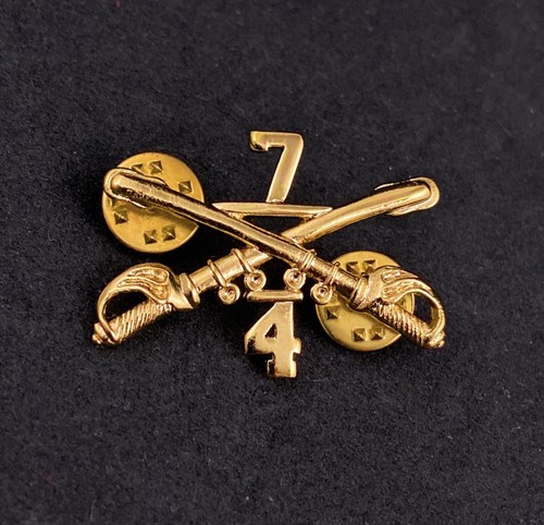  US Army 4 7 7th Cavalry 4th Squadron GarryOwen Gold Crossed Sabers 