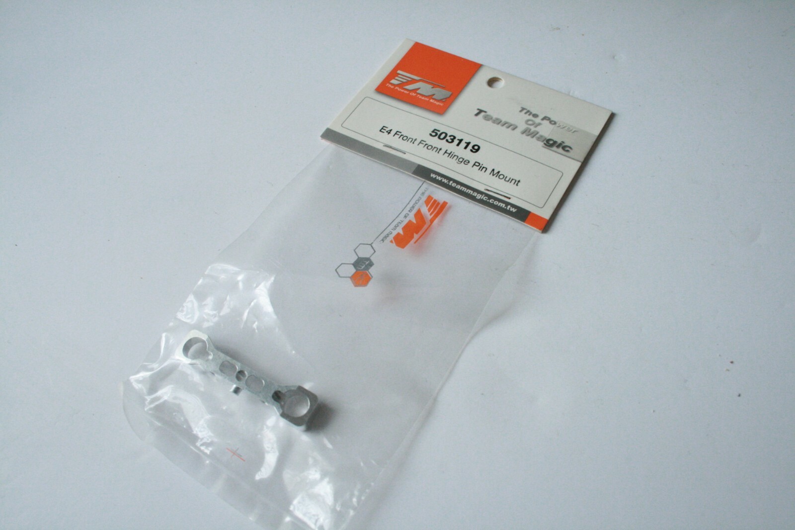 Team Magic E4 Front Hinge Pin Mount - 503119