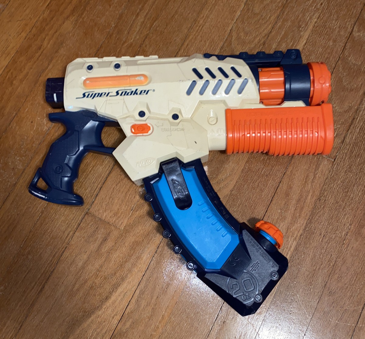 Vintage NERF Super Soaker Tornado Strike Water Gun w/ Clip Vintage NERF Super Soaker Tornado Strike Water Gun w/ Clip