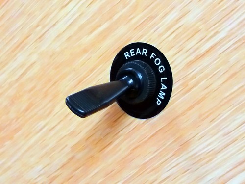 AIR HORNS - Lucas Toggle Switch Round Dash Tag - Classic Car Kit Hot Rod - Picture 3 of 3