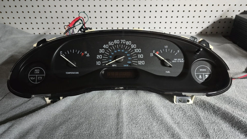 Buick Century Gauge Cluster 1999-2005 Foto 2 de 4