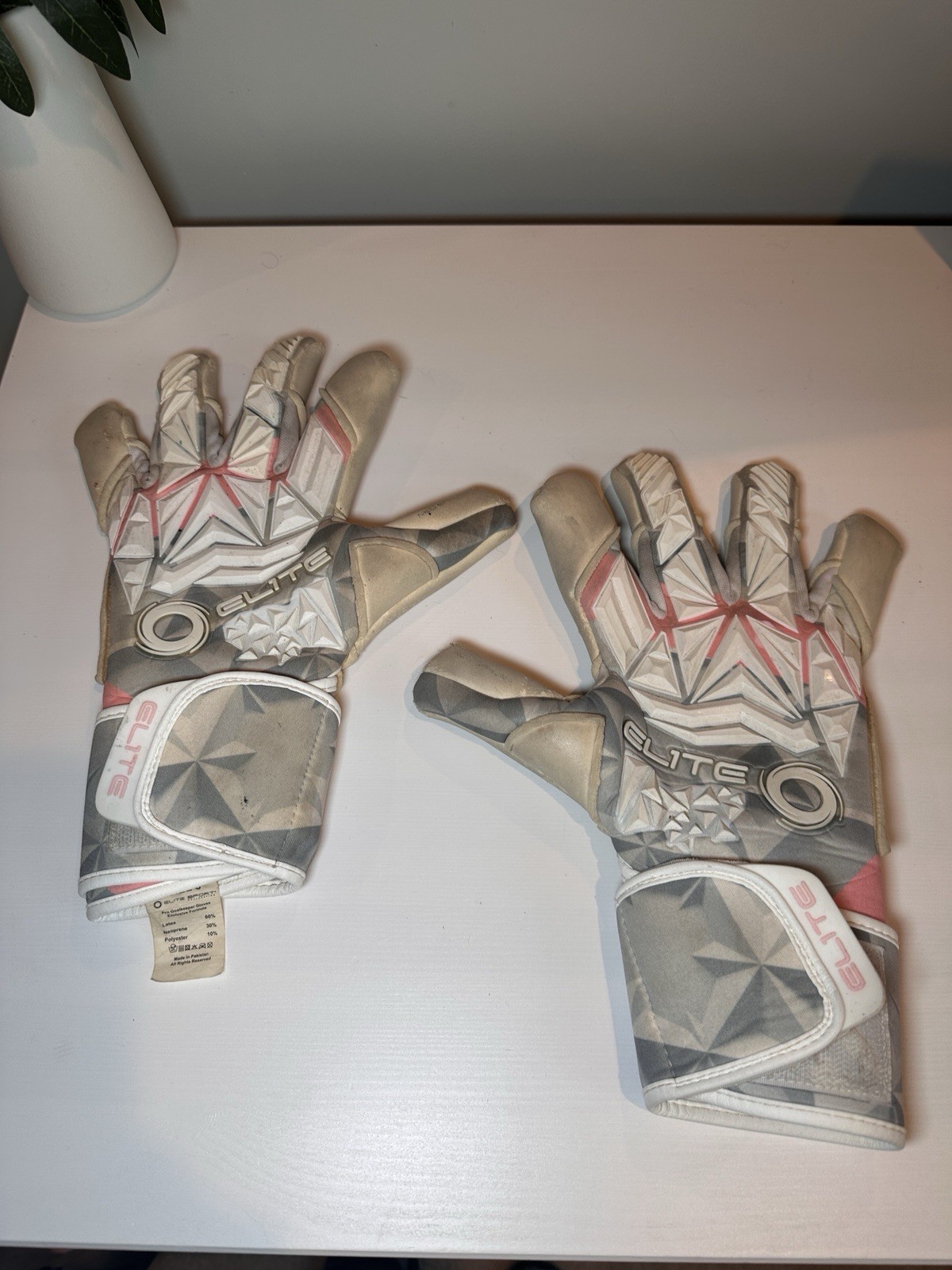 Elite Sport Goalkeeper Gloves Size 8 – Pro Formula Latex – White/Grey