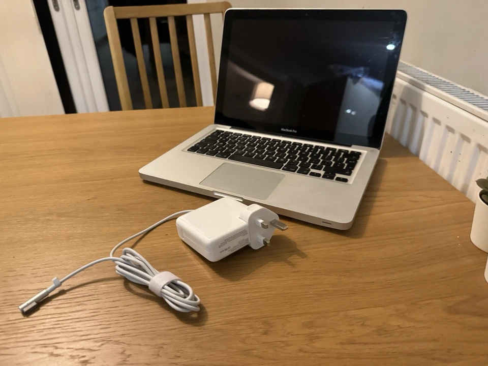 Apple MacBook Pro 13” 2.7GHz i7, 8GB Ram, 250GB SSD Fresh OS Installed - Image 2 of 4