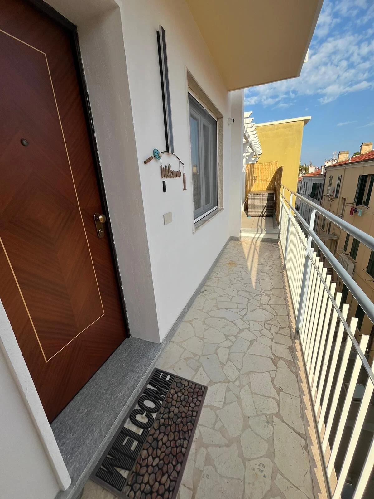 Foto 1 di 18