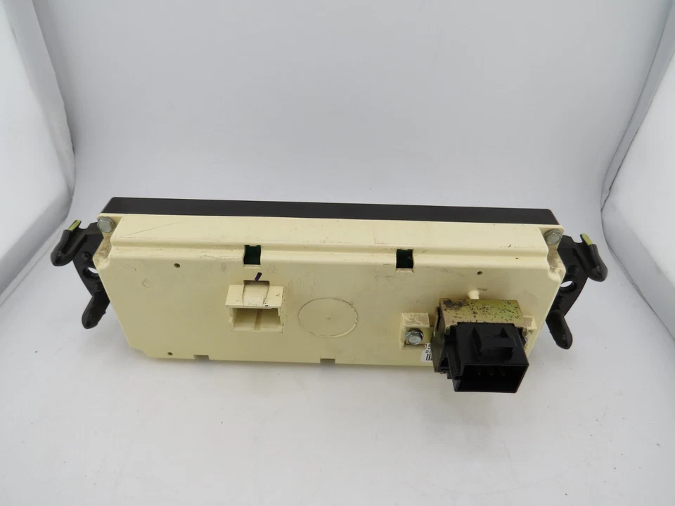 1999-2003 Chevy GMC | Tahoe Yukon Silverado | AC Heater Climate Control Panel - Image 3 of 4